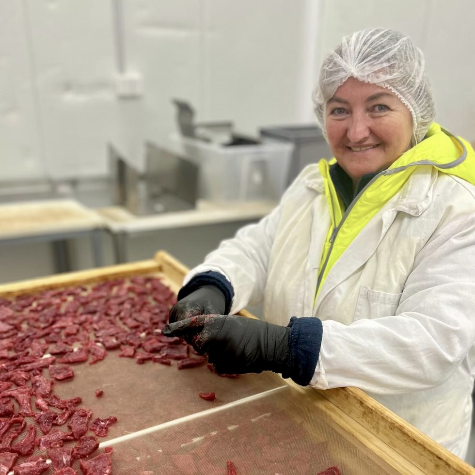 Nová výrobňa v Zálezlicích: Kde už nehráme škatuľatá a sušíme mäso vo svojom